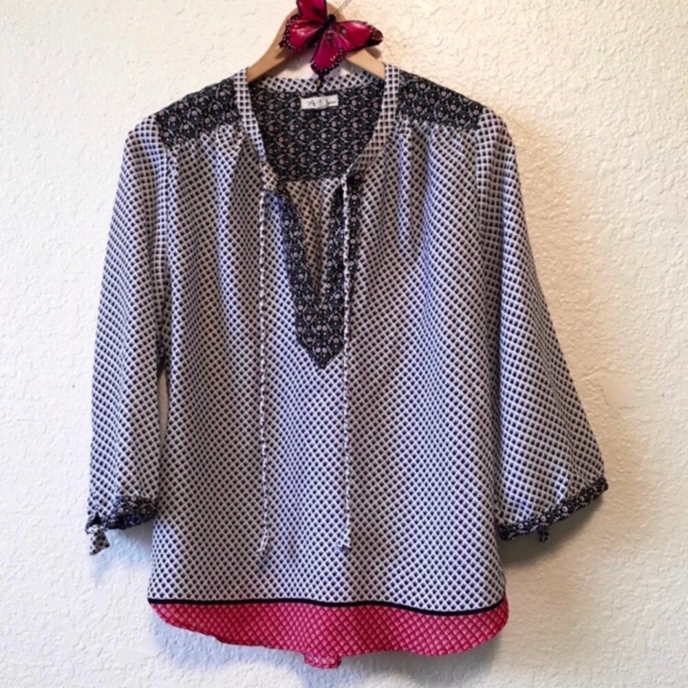 ๐นSOLD๐น Antilia Femme โข batik boho blouse - Picture 1 of 4